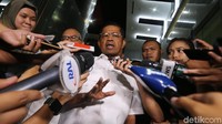 Idrus memberikan keterangan saat keluar gedung KPK.