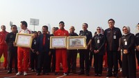 Foto:  Selain Zohri, Mendagri menyerahkan penghargaan kepada Bob Hasan.Fotografer: Zunita Amalia Putri/detikcom