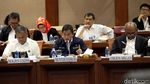 Pakai Jaket Asian Games, Jonan Rapat Bahas Subsidi BBM di DPR