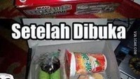 Wah senang nih kalau ibu pulang ngaji bawanya kotak KFC. Tapi sedih pas dibuka. Kok isinya malah jajanan pasar. Eits tapi tetap enak kok pas dimakan.  Foto: Istimewa