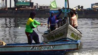Para nelayan Kesambi, Kabupaten Tangerang bersiap melaut, Rabu (18/7/2018).