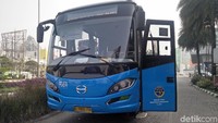 Siapa yang sangka bus yang masih dikenakan tarif Rp 10 ribu ini menyajikan keamanan dan kenyamanan lebih tinggi dibanding bus reguler. Foto: Ruly Kurniawan