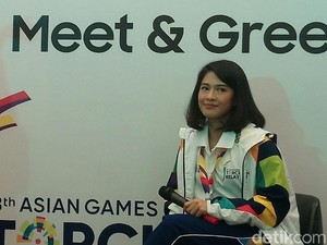 Bangganya Dian Sastro Lari-lari Bawa Obor Asian Games