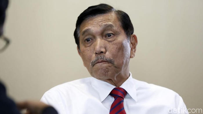 Menko Kemaritiman Luhut Binsar Pandajaitan saat menjalani wawancara dengan detikcom di acara Blak-blakan, Kamis (19/7).