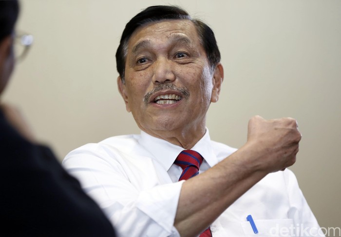 Menko Kemaritiman Luhut Binsar Pandajaitan saat menjalani wawancara dengan detikcom di acara Blak-blakan, Kamis (19/7).