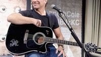 Siapa tak kenal Jon Bon Jovi? Musisi senior ini menjual saus pasta Bongiovi yang diracik menggunakan resep sang nenek. Saat ia besar di New Jersey, ayah Jon dikenal para tetangga sebagai peracik saus pasta lezat. Foto: Getty Images