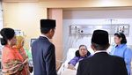 Foto: Tawa Jokowi, SBY, dan Bu Ani di Ruang Rawat RSPAD