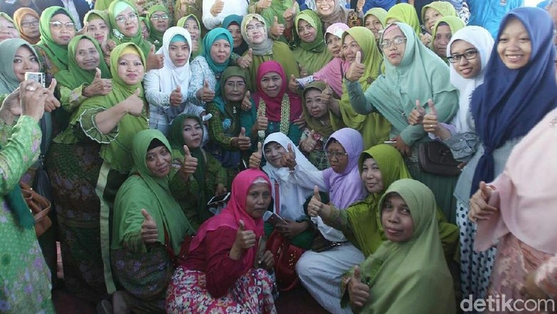 Kunjungi Ponpes di Situbondo, Khofifah Ajak Semua Bangun Jatim Kunjungi Ponpes di Situbondo, Khofifah Ajak Semua Bangun Jatim