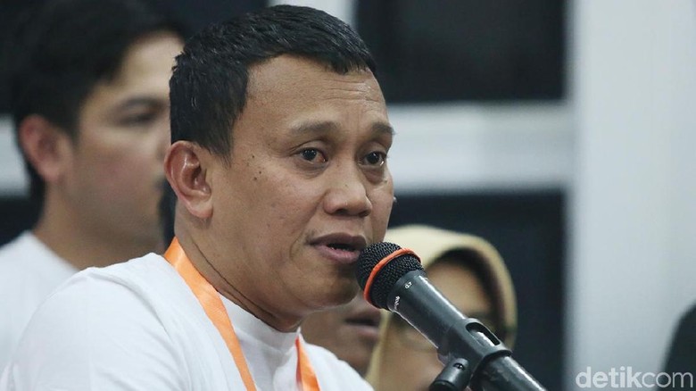 TKN Jokowi Desak Bawaslu Usut Salam 2 Jari Fadli Zon di Munajat 212 TKN Jokowi Desak Bawaslu Usut Salam 2 Jari Fadli Zon di Munajat 212