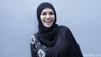 Nikita Mirzani menjawab pertanyaan wartawan soal perceraiannya dengan Dipo Latief lewat sindiran-sindiran.  Foto: Palevi S/detikFoto