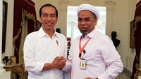 Ali Mochtar Ngabalin masuk ke lingkaran Istana menjadi tenaga ahli utama Kantor Staf Kepresidenan (KSP), dengan salah satu tugasnya menjadi juru bicara pemerintah. (Dok. Ali Mochtar Ngabalin)
