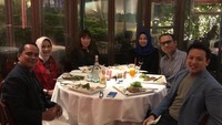Berkunjung ke Hong Hong, Moreno sempat makan malam dengan konsulat Indonesia di sana. Foto: Instagram @moreno_soeprapto