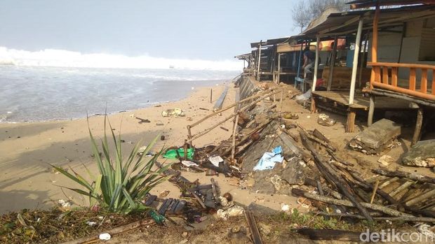 Puluhan Gasebo di Gunungkidul Rusak Diterjang Gelombang Tinggi