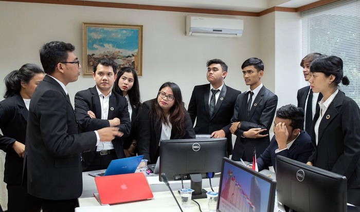 Delegasi Djarum Foundation baru saja meraih prestasi di ajang Asia Pacific Model United Nations Conference (AMUNC) 2018 di Sydney, Australia. Di ajang ini, delegasi Djarum Foundation bertindak mewakili berbagai negara untuk membahas isu-isu internasional dalam simulasi sidang PBB.