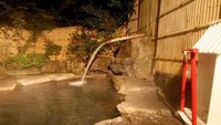 Untuk bisa menikmati onsen perjodohannya, traveler yang meninap akan dikenakan biaya tambahan 150 Yen atau sekitar Rp 20.000 per orang. Pemandian ini bisa digunakan mulai pukul 09.30 waktu setempat sampai malam. (shyosenkaku.co.jp)