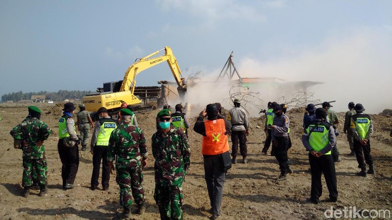 18 Rumah Warga Penolak Bandara Kulon Progo Akhirnya Dirobohkan 18 Rumah Warga Penolak Bandara Kulon Progo Akhirnya Dirobohkan
