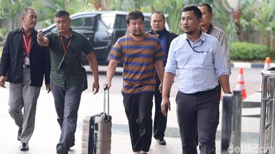 Tersangka Penyuap Bupati Labuhanbatu Tiba di KPK