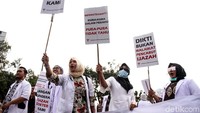 Para dokter muda ini berasal dari berbagai daerah di Indonesia.