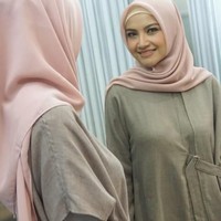 Tina Talisa menjadi salah satu pembawa acara yang populer di Tanah Air. Mantan finalis Puteri Indonesia 2013 ini pernah memandu beragam acara di televisi seperti Reportase Sore di Trans TV. Foto: Instagram Tina Talisa