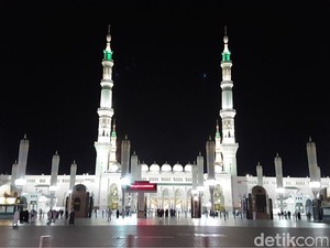 Jemaah Haji Indonesia Diminta Tak Berebut saat Ziarah ke Makam Nabi