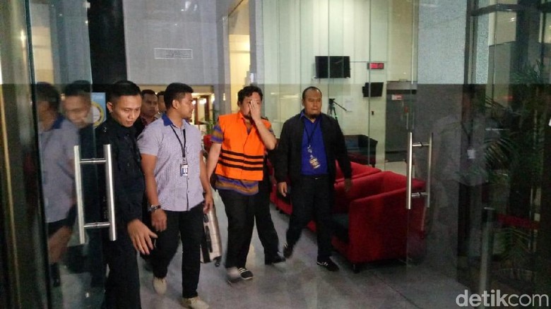 KPK Tahan Penyuap Bupati Labuhanbatu KPK Tahan Penyuap Bupati Labuhanbatu