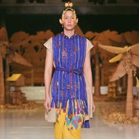 Yang dipilih adalah salah satu baju yang memang menggunakan bahan tenun asli toraja yang sudah mulai jarang ada. Kebetulan Tapak Rentak memang bercerita tentang keberagaman suku di Makassar, kata Mel kepada Wolipop, Kamis (19/7/2018). (Foto: Instagram/@happaofficial)