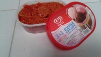 Masih yang pedas-pedas. Kayaknya ibu-ibu hobby banget menyimpan cabai dan sambal dalam kemasan es krim. Duh kalau es krimnya begini sih nggak ada yang mau makan. Foto: Istimewa