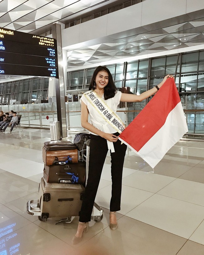 Karina Nandia Saputri dipecat dari Puteri Indonesia karena mengikuti ajang sejenis yaitu Miss Tourism Global Indonesia 2018. Dan Karina pun keluar sebagai juara. Pada Juni 2018, Karina mewakili Indonesia di ajang Miss Tourism Global 2018 yang diadakan di Shanghai, China. Foto: Instagram, Yayasan Puteri Indonesia