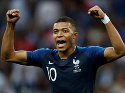 Ketiga adalah Kylian Mbappe. Winger muda asal Prancis ini sudah bersinar bersama PSG dan meraih trofi Piala Dunia 2018. Jika pindah ke Real Madrid, Mbappe makin besar namanya dan bisa mengikuti jejak idolanya, Cristiano Ronaldo (Damir Sagolj/Reuters)