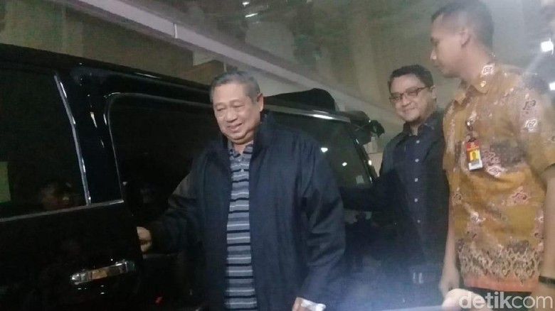 Sudah Lebih Sehat, SBY Tinggalkan RSPAD Sudah Lebih Sehat, SBY Tinggalkan RSPAD