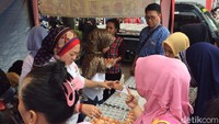 Lokasi operasi pasar telur ayam yakni Pasar Baru Metro Atom, Pasar Cibubur, Pasar Tebet Barat, Pasar Rawamangun, Pasar Cempaka Putih, Pasar Cijantung, Pasar Mampang Prapatan, Pasar Ciplak, Pasar Jembatan Lima, Pasar Gondangdia, Pasar Rumpur, Pasar Grogol, Kalibaru, Klender, dan Tanah Abang.