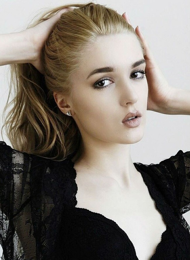 Kabarnya Alisa memutuskan untuk pensiun sebagai atlet voli untuk fokus berkarier di dunia modeling. Foto: Instagram