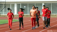Tak ada perlakuan spesial yang diterima Zohri dalam sesi latihan ini. Sama seperti para atlet lainnya Zohri mengikuti berbagai sesi latihan dengan baik dan disiplin.