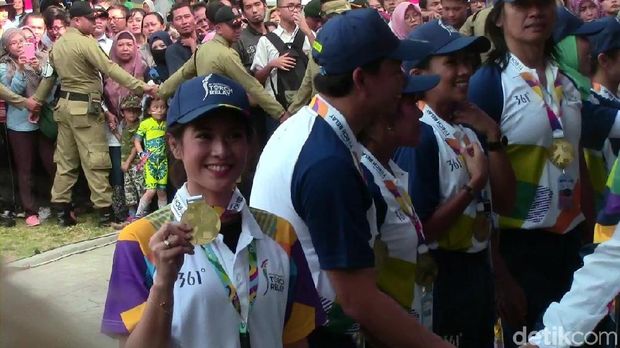 Menteri Basuki Pelari Terakhir Kirab Obor Asian Games di Solo