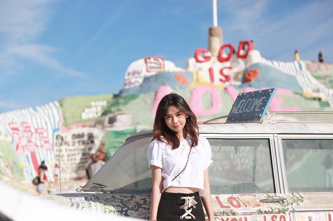 Ia kerap kali membagikan berbagai aktivitas di Instagram, mulai dari liburan hingga potret beberapa makanan. Foto: Instagram