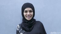 Nikita Mirzani saat ditemui di kawasan Trans TV, Jakarta Selatan pada Kamis (19/7). Pool/Palevi S/detikFoto.