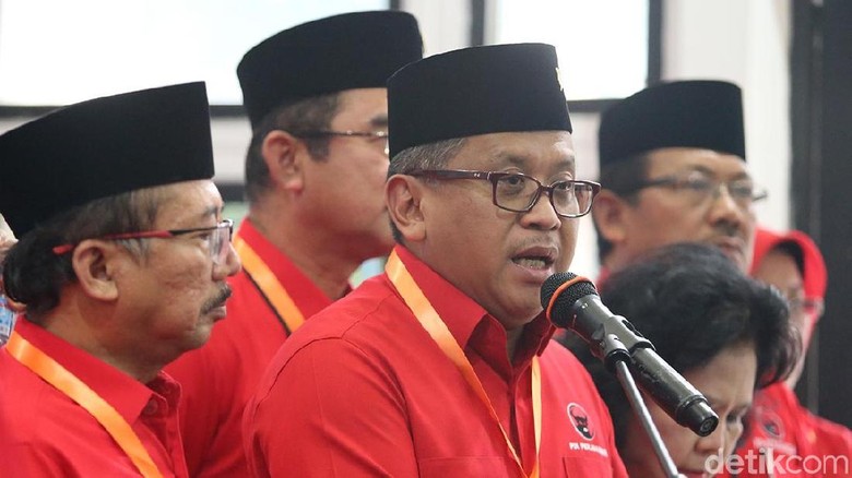 PDIP Bela Pemerintahan Jokowi Soal Kenaikan Harga BBM PDIP Bela Pemerintahan Jokowi Soal Kenaikan Harga BBM