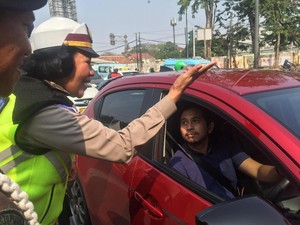 Uji Coba Ganjil-Genap di Jaktim, Banyak Pengendara Ditegur
