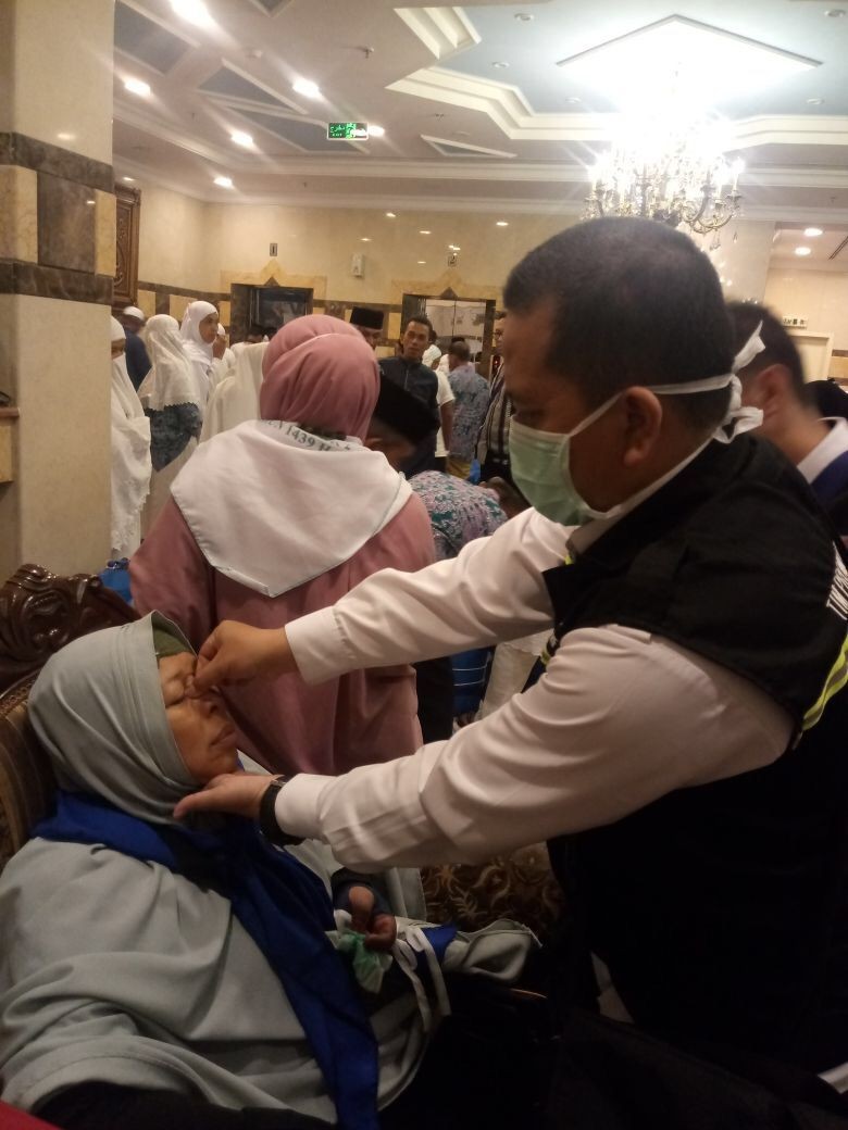 Tiba di Arab, Sejumlah Jemaah Haji Indonesia Langsung Mimisan Tiba di Arab, Sejumlah Jemaah Haji Indonesia Langsung Mimisan