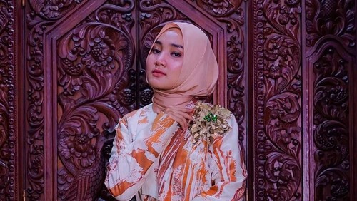 Tips Pilih Baju  dan Hijab untuk Tubuh Mungil Ala Fatin  Shidqia 