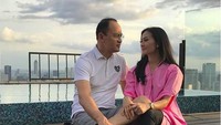 Gaya liburan Iis Dahlia yang tetap santai meski dibully netizen. Foto: (Foto: Instagram @Isdadahlia)