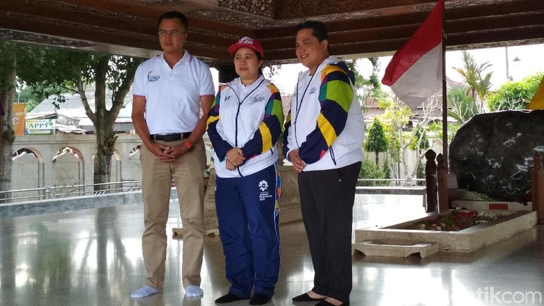 Kirab Obor Asian Games Mampir ke Makam Bung Karno di Blitar Kirab Obor Asian Games Mampir ke Makam Bung Karno di Blitar