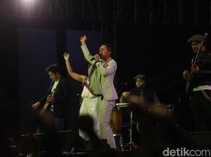 Maliq & dEssentials Ajak Penonton Sunchronize Ikut Donasi untuk Palu