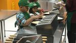 Gemas! Gaya Makan Si Keriting Amora Putri Krisdayanti dan Raul Lemos
