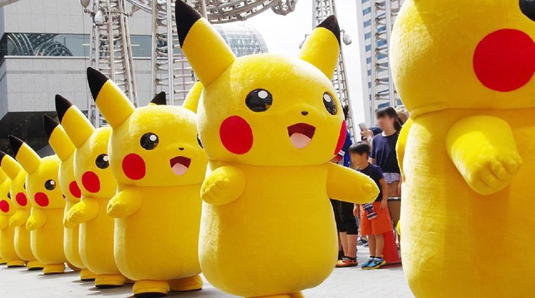 Gemas! Pikachu & Eevee Kompakan Mau 'Serbu' Yokohama