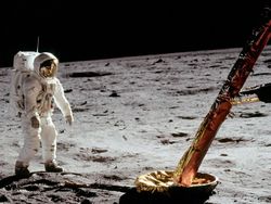 Begini Potret Petualangan Pertama Manusia di Bulan