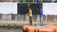 Pemasangan waring itu merupakan upaya untuk membenahi wilayah sekitar wisma atlet menjelang Asian Games 2018. 
