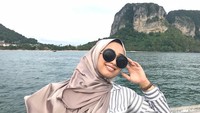 Kalau ini saat Nurul jalan-jalan di Aonang, Krabi, Thailand (nurulzbshamsul/Instagram)