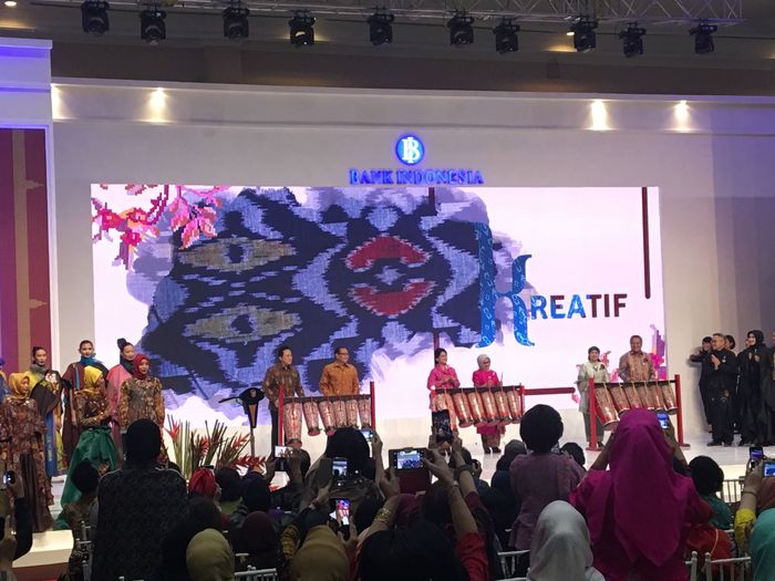 Bareng Gubernur BI, Ibu Negara Buka Pameran Karya Kreatif RI