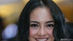 Rambut Ikal Ririn Ekawati yang Mencuri Perhatian